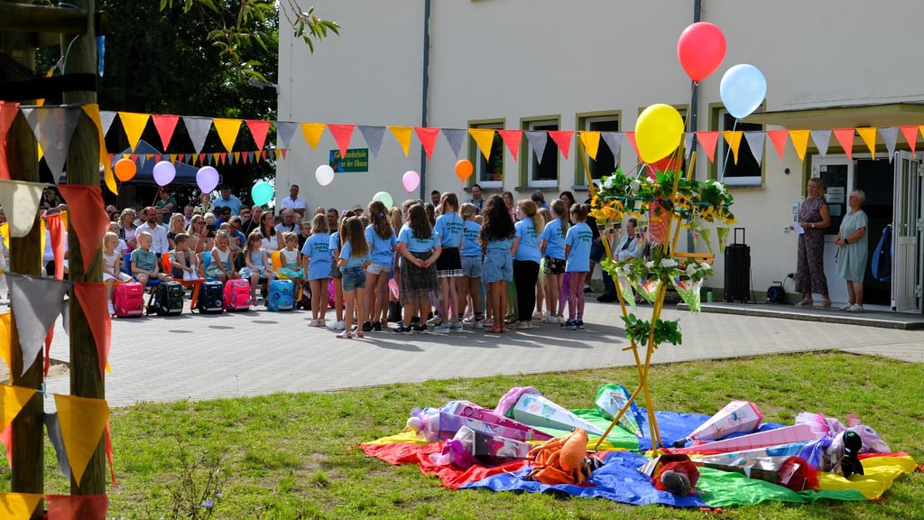 Die Steutzer Grundschule kämpft ums Überleben - wird es auch 2026 noch eine Einschulungsfeier am Standort geben wie in diesem Jahr?