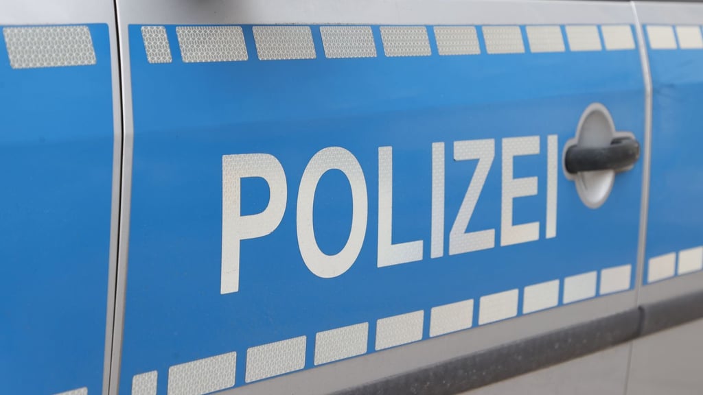 Die Polizei in Staßfurt sucht nach einem Ladendieb.