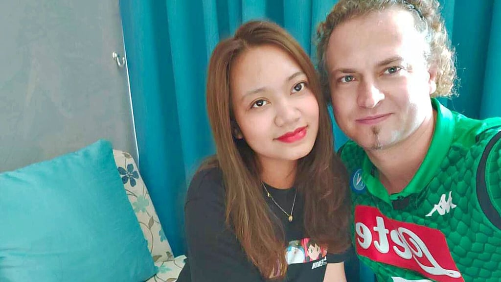 Florian Funke und seine Partnerin, hier 2021 bei ihrem ersten Treffen in Thailand, als die Corona-Bestimmungen das Einreisen wieder möglich machten.