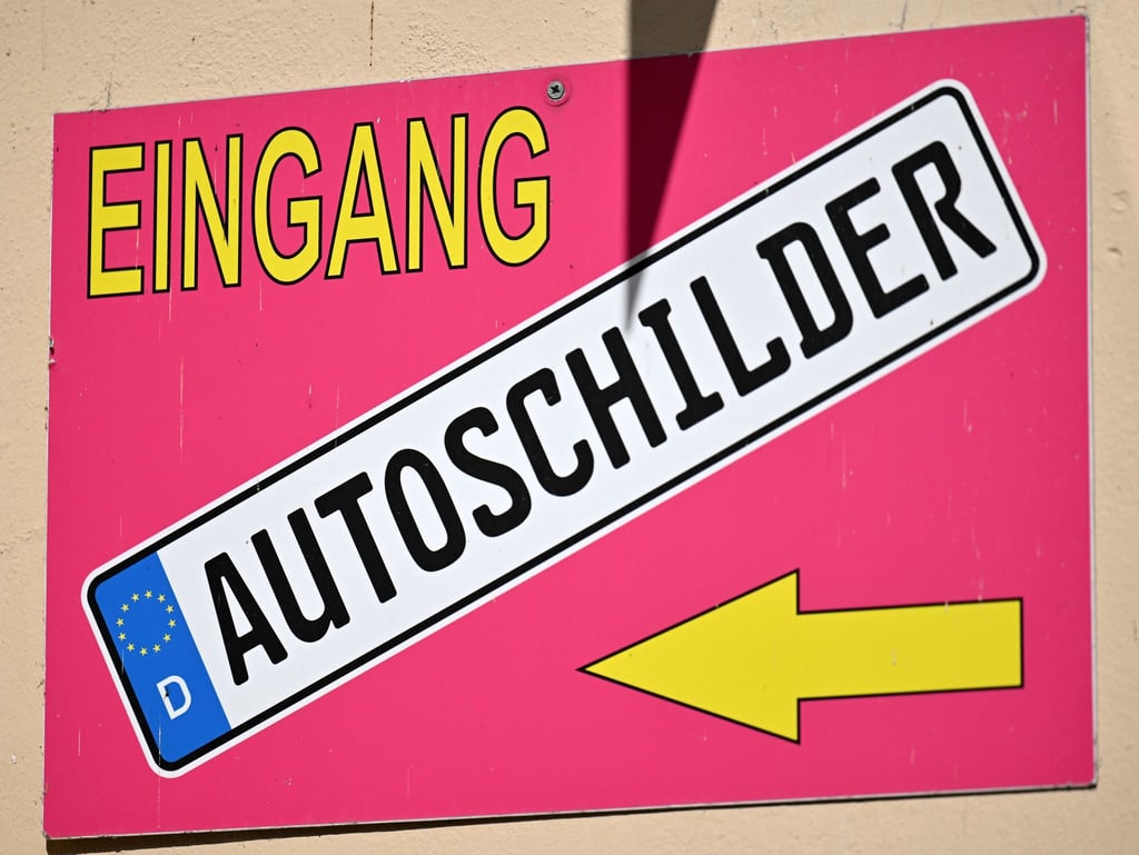 Geht es um Zahlen- und Buchstabenkombinationen für Nummernschilder sind in Thüringen Grenzen gesetzt. (Archivbild)