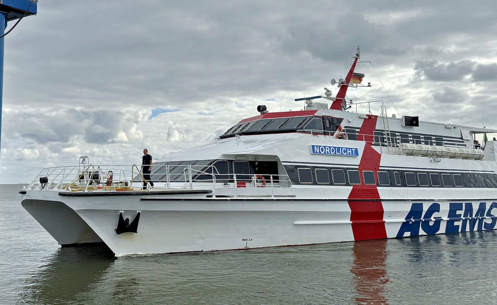 Die „Nordlicht“ pendelt zwischen Emden und Borkum.