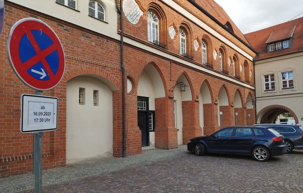 Für das Hansefest werden in den nächsten Tagen schon einige Straßen gesperrt. Auch der Rathausplatz ist ab Mittwoch früh nicht mehr befahrbar. Foto: Theresa Gringmuth