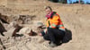 Grabungsleiterin Anja Tuschwitz vom Landesamt für Denkmalpflege und Archäologie arbeitete für ein Projekt bei Molkenberg. Es ging um eine Stätte, die einst als Rast- und Jagdplatz sowie für Begräbnisse genutzt wurde.