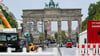Die Straße des 17. Juni ist derzeit zwischen dem Brandenburger Tor und der Yitzhak-Rabin-Straße gesperrt.
