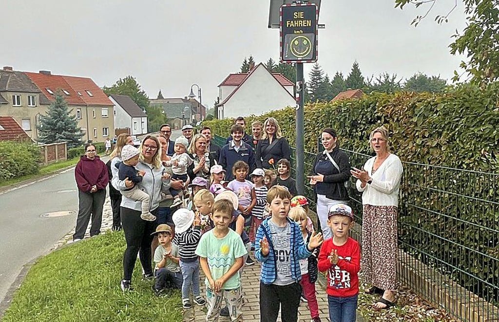 Eine der Geschwindigkeitsanzeigen vor der Kita „Pumuckl“.