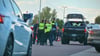 Bei einer Großkontrolle der Polizei sind am Dienstagabend auf der A14 bei Magdeburg 250 Einsatzkräfte länderübergreifend im Einsatz.