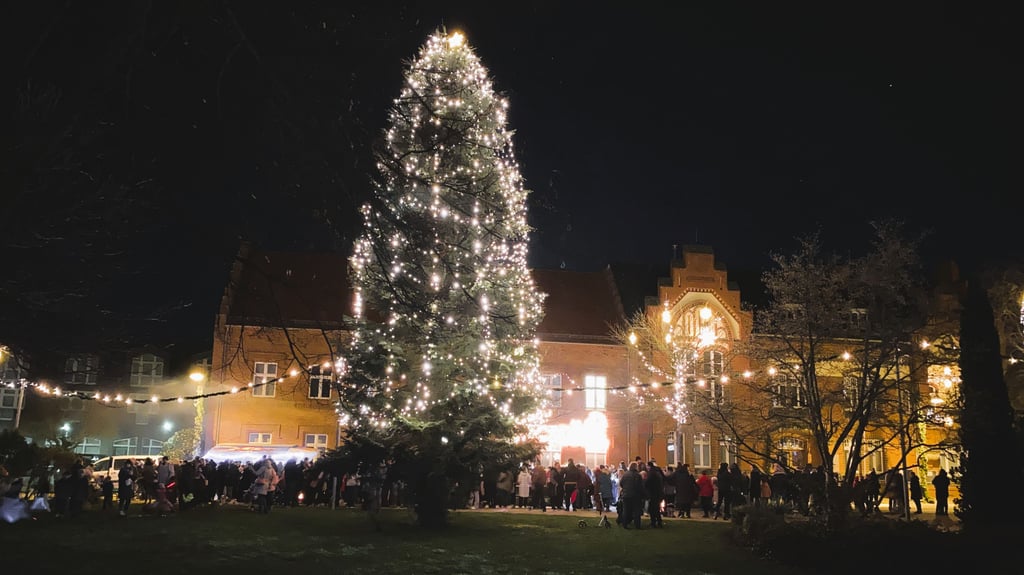 Das Weihnachtsleuchten auf dem Genthiner Marktplatz soll es auch 2025 wieder geben.