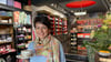 Carolin Kussin hat in der Wernigeröder Innenstadt eine neue Cafébar eröffnet, in der es weit mehr zu finden gibt als Heißgetränke und Kuchen.