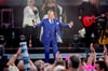 Die Nachfrage nach Tickets für das Konzert von Roland Kaiser im Juni 2026 auf Halles Peißnitzbühne - hier ein Auftritt auf dem Magdeburger Domplatz - ist sensationell. Nun gibt es einen Zusatztermin für Halle. 