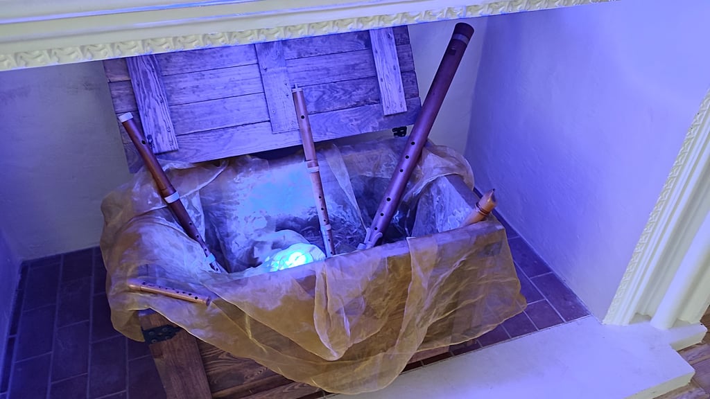 Die Flöten gibt es aus einer geheimnisvollen Truhe des Kloster Michaelstein.