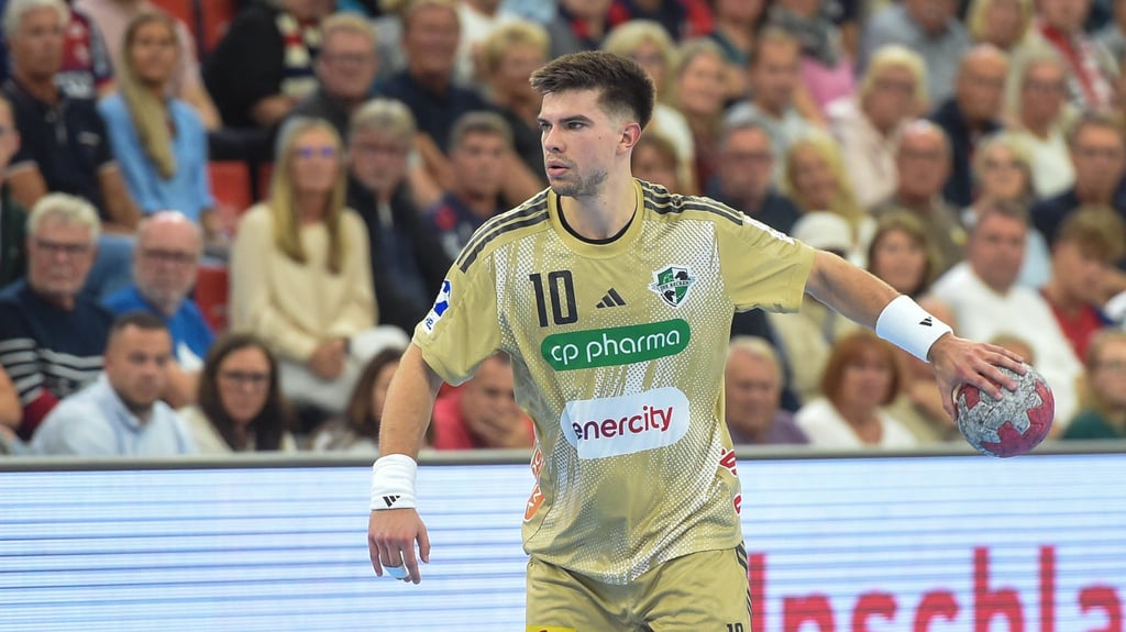 Dessauer Handballtalent Renars Uscins hat seiner Mutter einen Wunsch erfüllt.