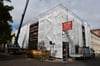 Die Fassade und das Dach des Studiokinos im Magdeburger Stadtteil Neue Neustadt werden saniert.