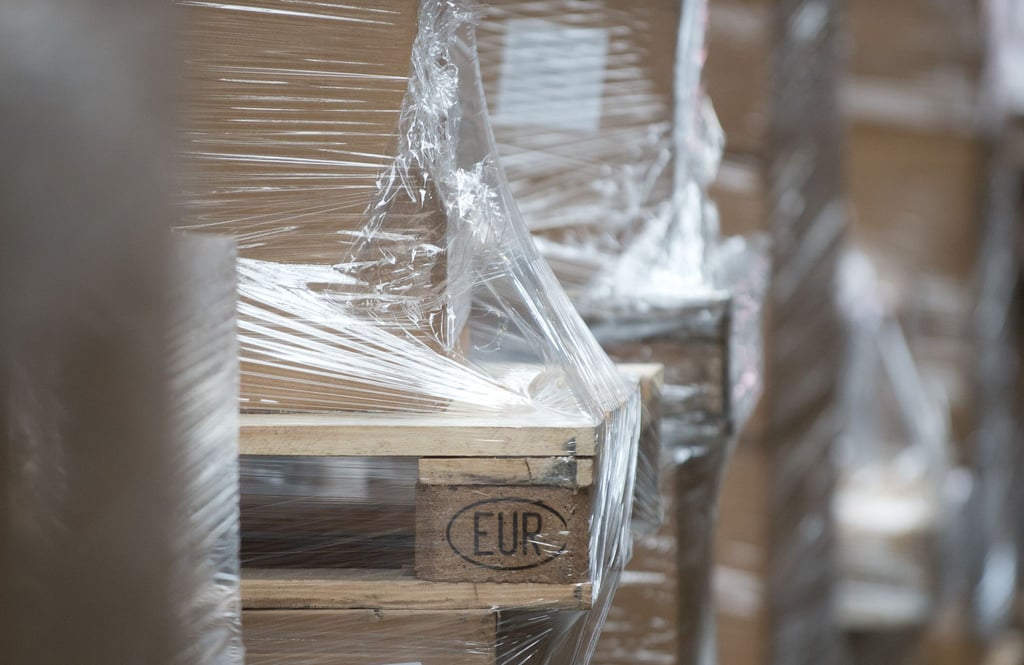 Wenn der Lieferant Ware auf Holzpaletten bringt, sollten Verbraucher nach den Rückgabe-Konditionen fragen.
