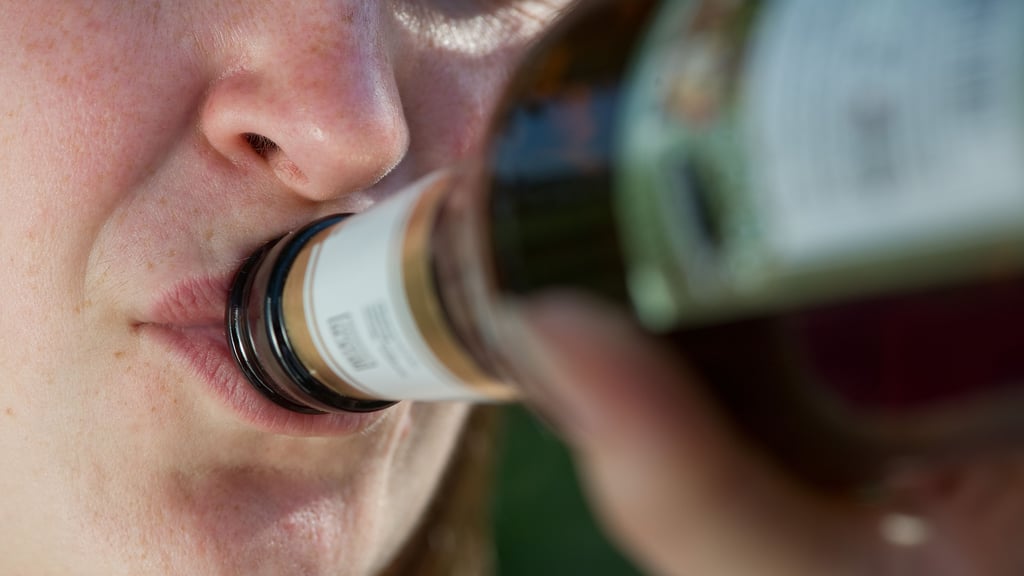 Eine alkoholisierte Erzieherin rastet bei einer Feier aus, verletzt ihren Partner und tritt einen Polizisten. Vor dem Amtsgericht Salzwedel zeigt sie Reue.&nbsp;