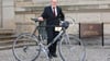 Radfahrer Täve Schur wurde mit dem Landesverdienstorden ausgezeichnet.