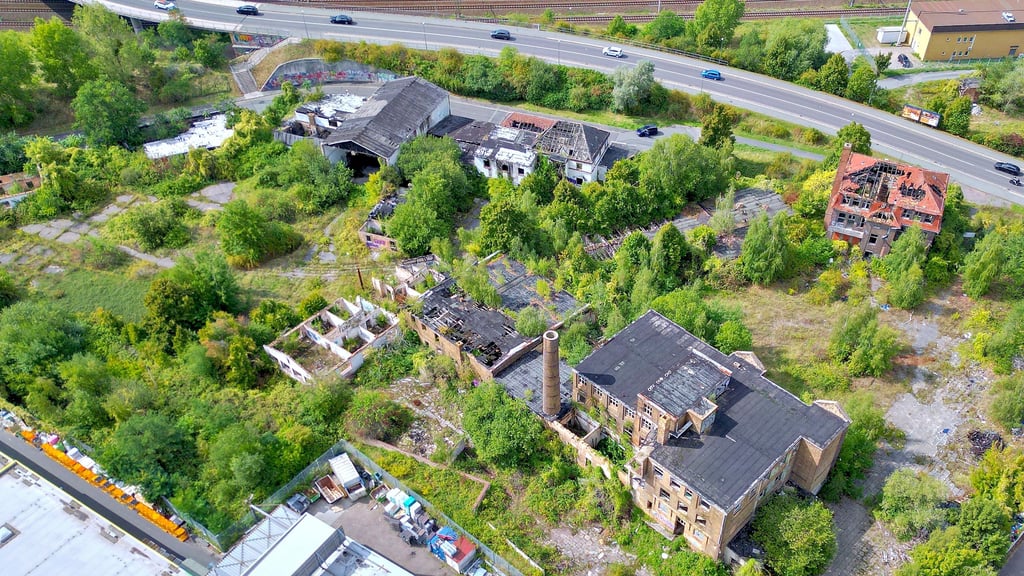 Das Bildungszentrum Mitteldeutschland in Bitterfeld entsteht auf dem Areal der alten Konsumbäckerei am Brehnaer Überbau.