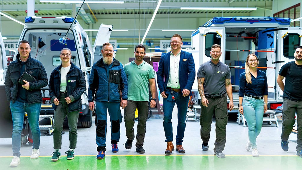 Eine Mannschaft von Ambulanz Mobile in Schönebeck ist vorbereitet. Am Sonnabend öffnen sich ab 10 Uhr die Türen des Unternehmens.