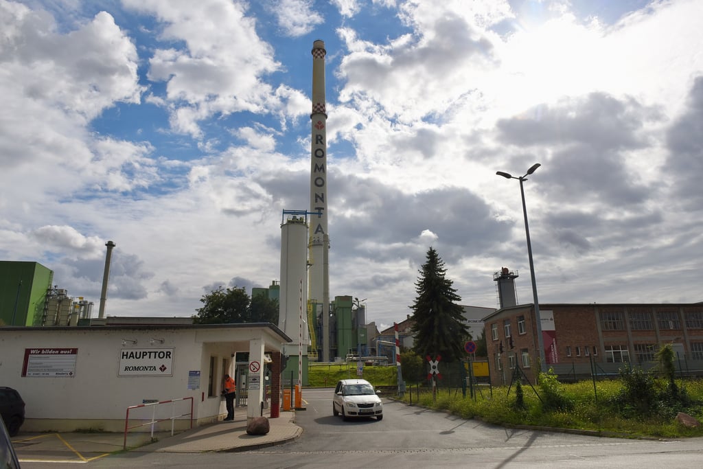 Am Mittwochmorgen gegen 4:30 Uhr ist es im Werk von Romonta in Amsdorf zu einem tödlichen Unfall gekommen.