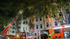 In der Motzstraße in Schöneberg ist der Dachstuhl eines Wohnhauses in Brand geraten, verletzt wurde niemand.