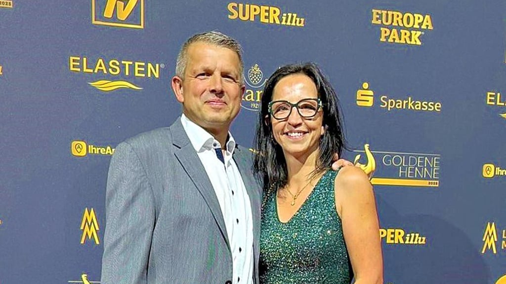 Auf dem Roten Teppich in Leipzig: Frank Ochsner mit seiner Frau Kathleen Luz.