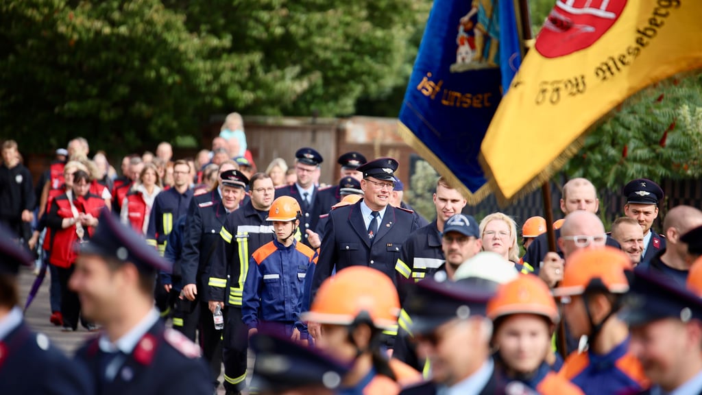 Höhepunkt der Jubiläumsveranstaltung zum 130-jährigen Bestehen der Freiwilligen Feuerwehr Klein Ammensleben war ein großer Festumzug.