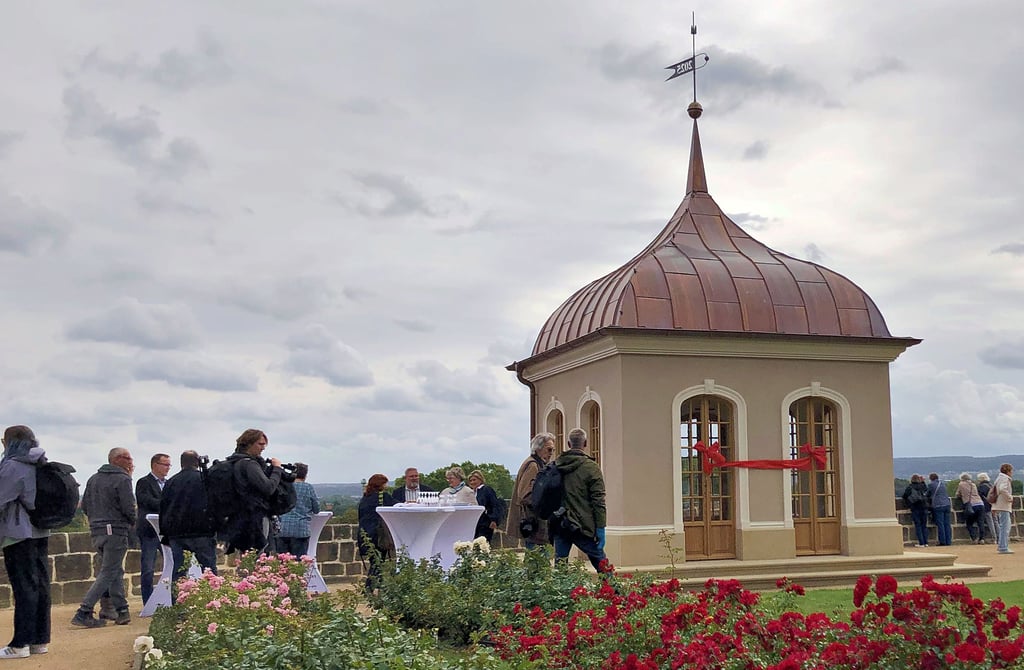 Das wiedererrichtete Gartenhaus auf dem Stiftsberg in Quedlinburg ist feierlich übergeben worden.
