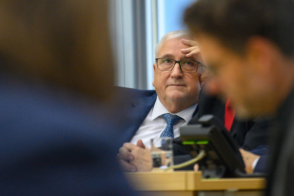 Halle oder Weißenfels? Finanzminister Michael Richter (CDU) kündigte jüngst an, noch im September solle eine Entscheidung über den künftigen Gefängnisstandort fallen. Das gilt nun nicht mehr.