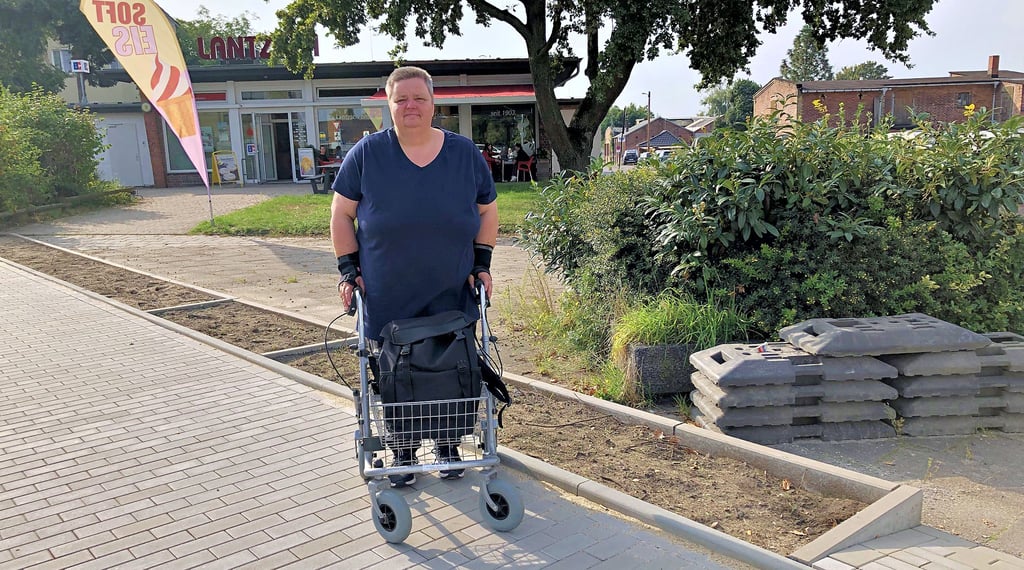 Wie soll sie mit ihrem Rollator nun gefahrlos zur Bäckerei kommen? Christel Haberland hat kein Verständnis für die Planungen.