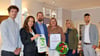 Qualitätsbeauftragter Max Schurz (von links), ART-Geschäftsführerin Carla Reckling-Kurz, Bürgermeister Mathias Bölt, Inhaberin Birka Müller, Babett Wickler, Partnernetzwerkkoordinatorin beim Biosphärenreservat Mittelelbe, und Jakob Müller freuten sich im „Altstadtcafé“ in Havelberg, dass der „Gästeliebling“ in den Elb-Havel-Winkel vergeben wurde.
