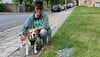 Katrin Rieder fand bei einer Hunderunde mit ihrem Beagle Sir Henry Hunderte Batterien - verteilt auf einer Grünfläche gegenüber einer Kita in Magdeburg. 