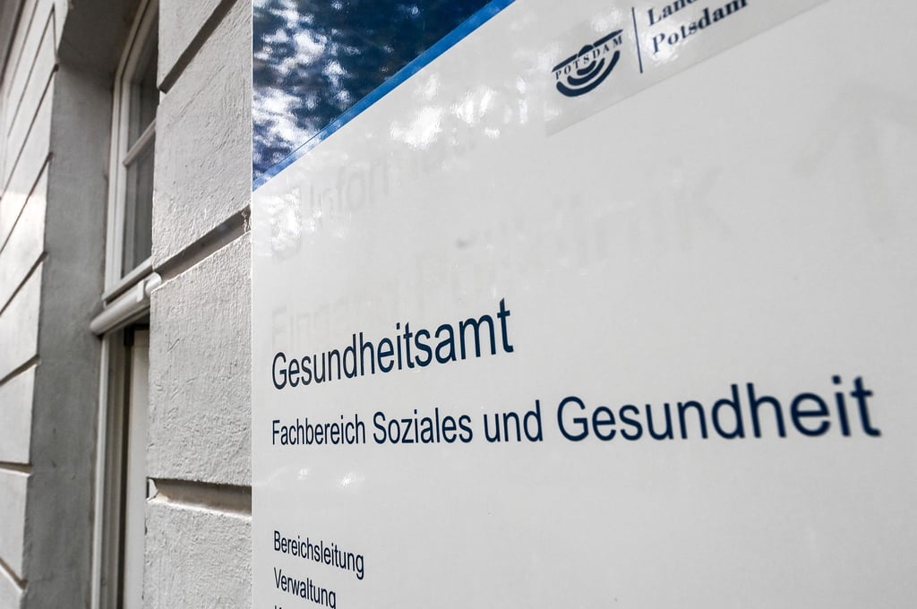Das Gesundheitsamt in Potsdam behandelt nach dem Tod eines Siebenjährigen an Meningokokken andere Kinder und Kontaktpersonen. (Archivbild)