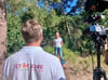 Einen Tag lang dreht Frank Rößler (links) mit seinem Team die Szenen mit Schauspielerin Lilli Falk  im Harz.