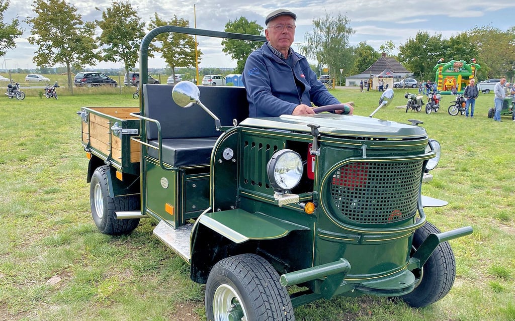 Jürgen Richter hat beim ersten Oldtimertreffen zum Erntefest in Trebitz sein Fahrzeug Marke Eigenbau präsentiert.