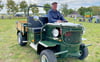 Jürgen Richter hat beim ersten Oldtimertreffen zum Erntefest in Trebitz sein Fahrzeug Marke Eigenbau präsentiert. 