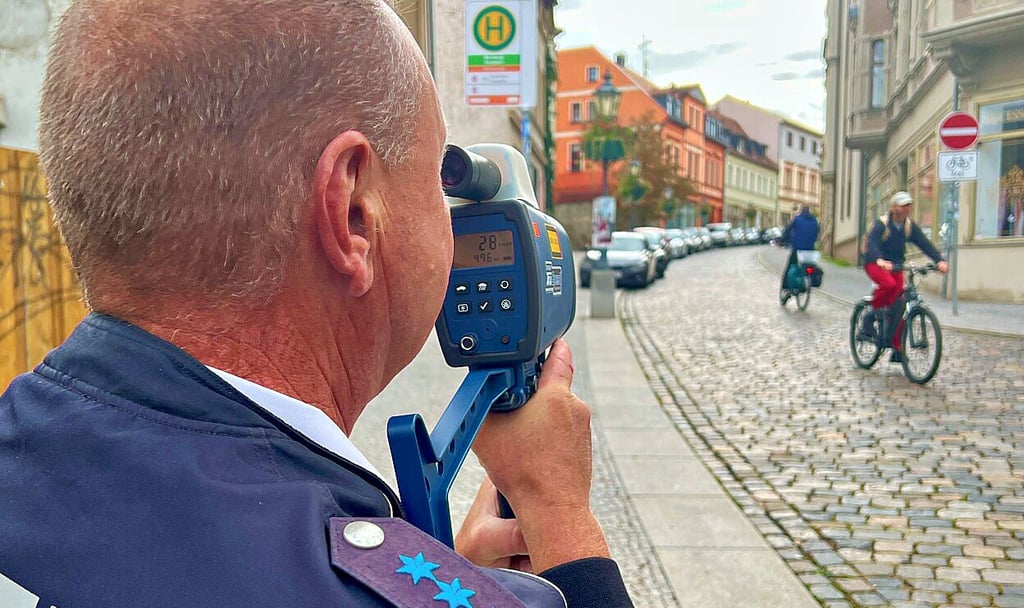 Die Polizei kontrolliert die Geschwindigkeit auf der Wilhelmstraße.