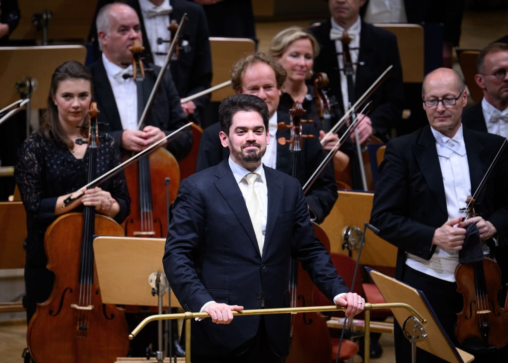 Die Ausladung des israelischen Dirigenten Lahav Shani von einem Festival in Gent stößt weiterhin auf Kritik.