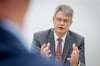 Ihm fehlen Milliarden für Autobahnen und Bundesstraßen: Bundesverkehrsminister Patrick Schnieder (CDU)