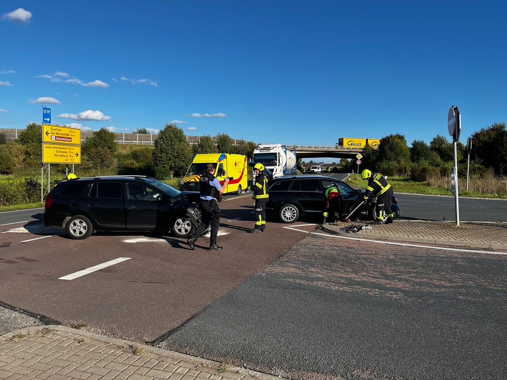 An der Auffahrt zur A38 in Milzau ist es am Donnerstag zu einem Verkehrsunfall mit zwei Autos gekommen.