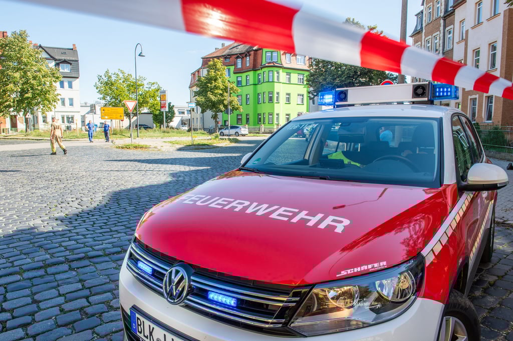 Gasgeruch am Naumburger Barbaraplatz: Polizei, Feuerwehr und Servicegesellschaft sind vor Ort.