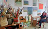 Dorothea Hertel in ihrem Atelier in den Magdeburger Tessenow-Garagen.