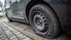 Unbekannte haben in den vergangenen Nächten Reifen an mehr als 260 Autos zerstochen.