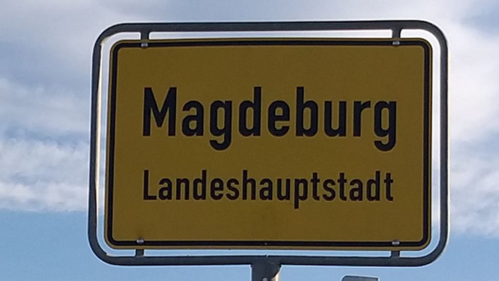 Ein Ortseingangsschild von Magdeburg wie dieses war kurzzeitig umgezogen.