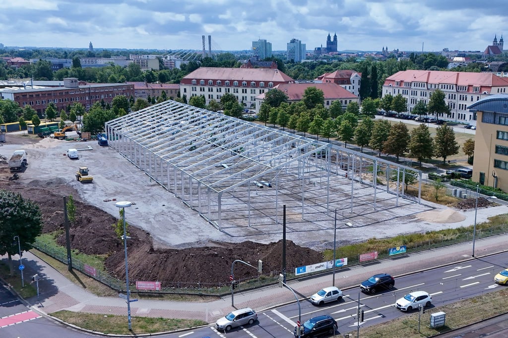 Seit dem Sommer wird das neue Gerichtsgebäude in Magdeburg errichtet. (Archivbild)
