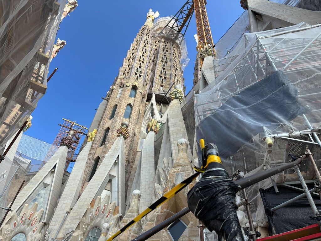 Auch nach mehr als 140 Jahre nach der Grundsteinlegung ist die Sagrada Familia noch eine große Baustelle. In etwa zehn Jahren könnte die Basilika fertig sein.
