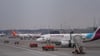Am Airport Hamburg kann es wegen eines Kerosin-Lieferengpasses zu Verspätungen und Flugausfällen kommen. (Archivbild)