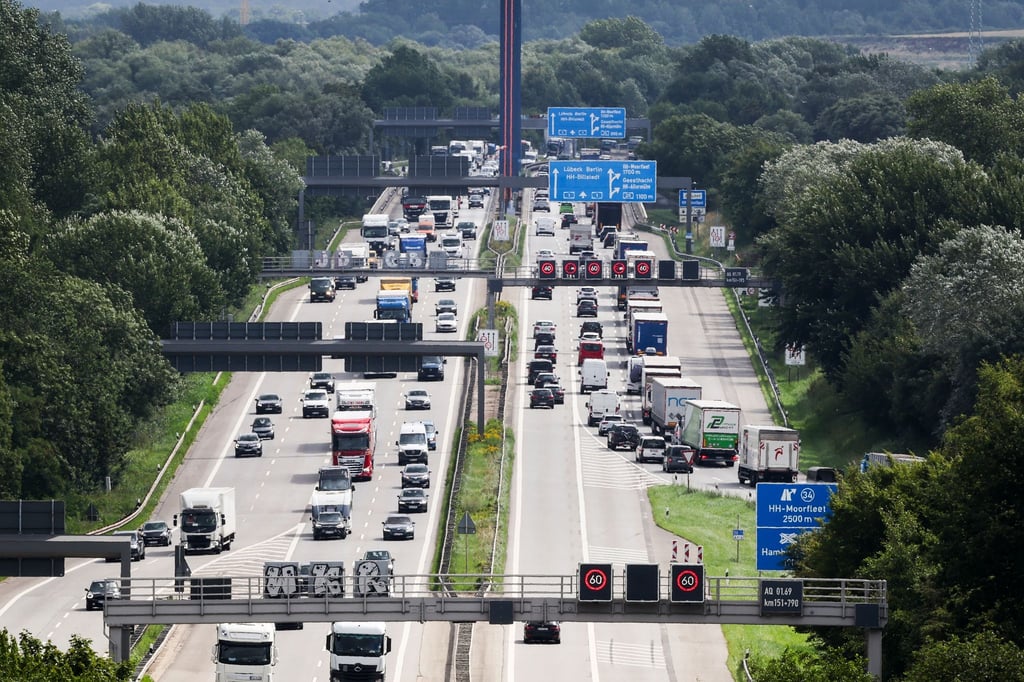 Die A1 in Hamburg wird am Wochenende sowohl in Richtung Lübeck/Berlin als auch Bremen/Hannover voll gesperrt. (Archivbild)
