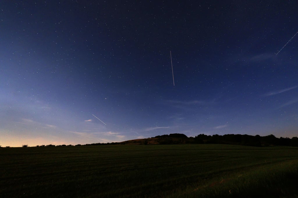 Komet fliegt Richtung Erde durch das All. (Archivbild)