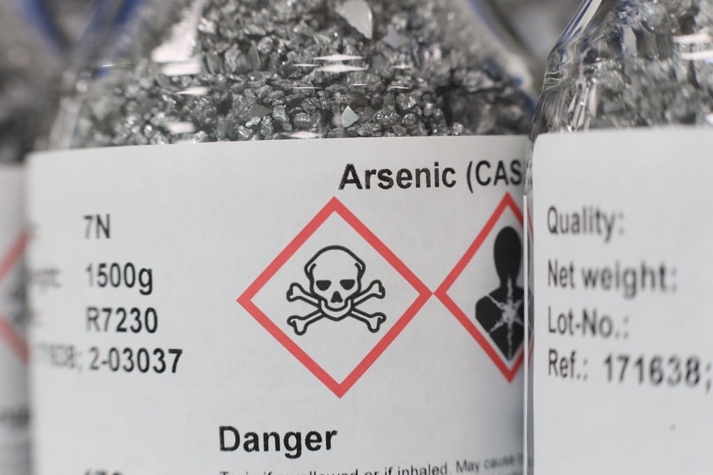 Diebe hatten vier Flaschen mit stark giftigem Arsentrichlorid aus der Firma im Harz gestohlen. (Archivbild)