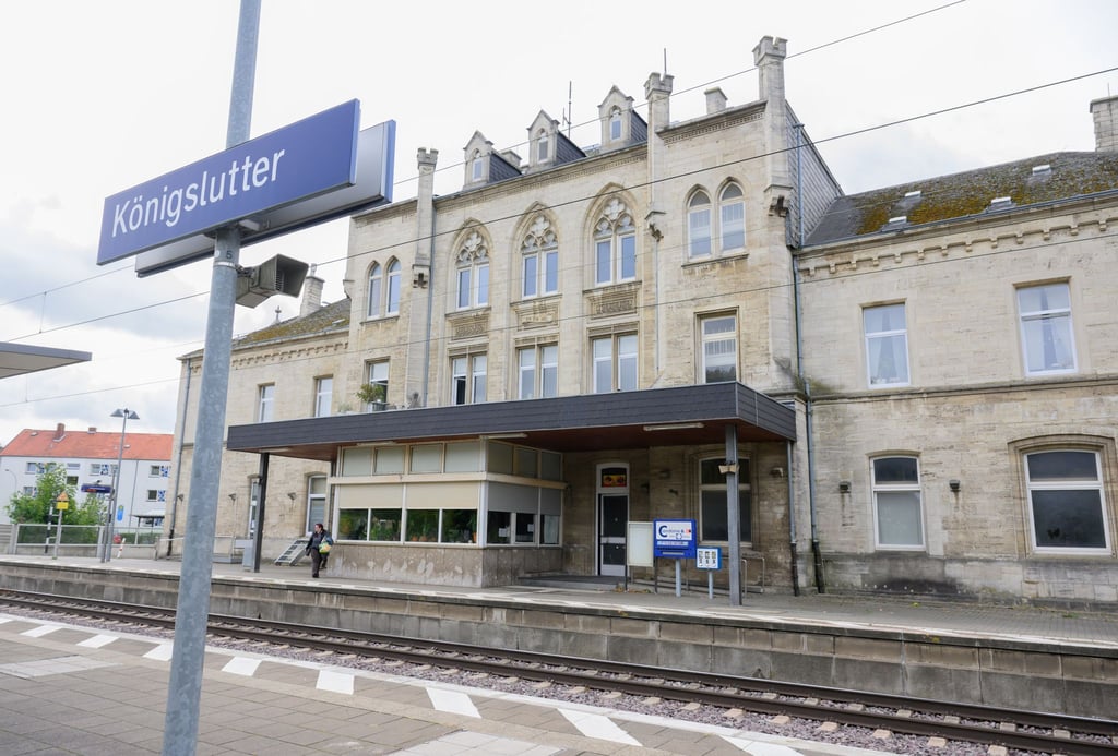 Die geplante Versteigerung des Bahnhofs in Königslutter verzögert sich.