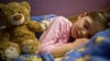 Fieber im Kinderzimmer: Eltern müssen häufig zuhause bleiben, wenn das Kind krank ist.